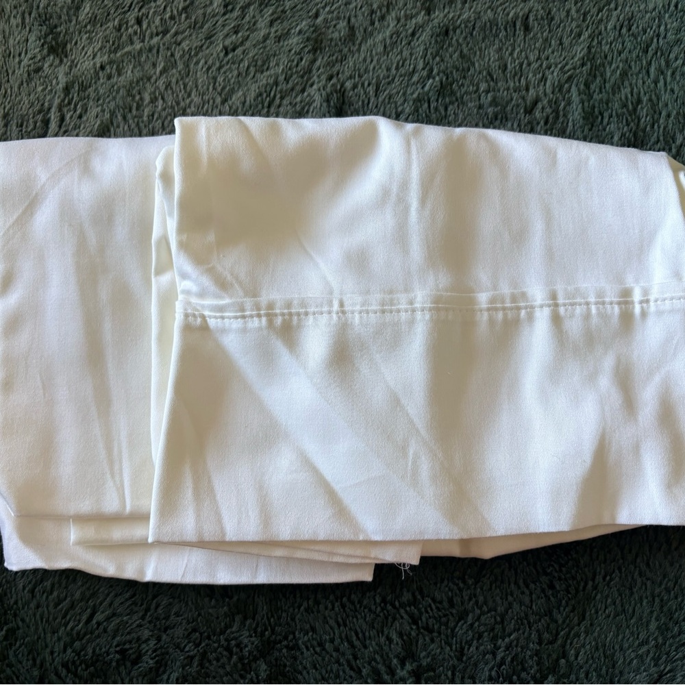NWOT Nicole Miller 100% cotton Cream white Pillowcase set (2) standard